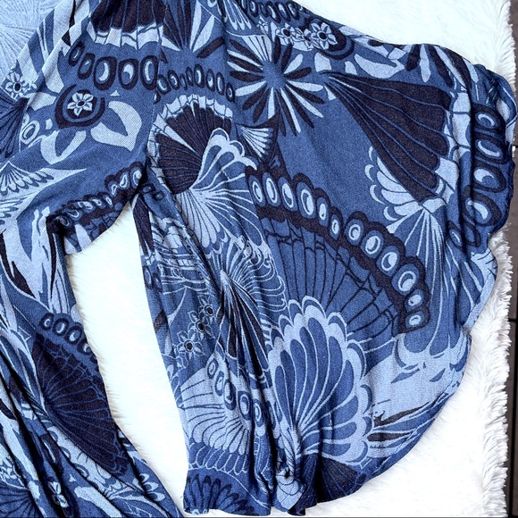 ⭐️SOLD⭐️3/$20 🔥Free People | Boho AZURE Blue Floral Bell Sleeve Top Sz SP - Picture 6 of 10